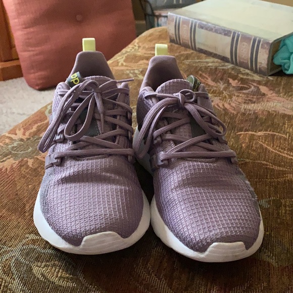 Women’s Adidas size 7 - Picture 2 of 5